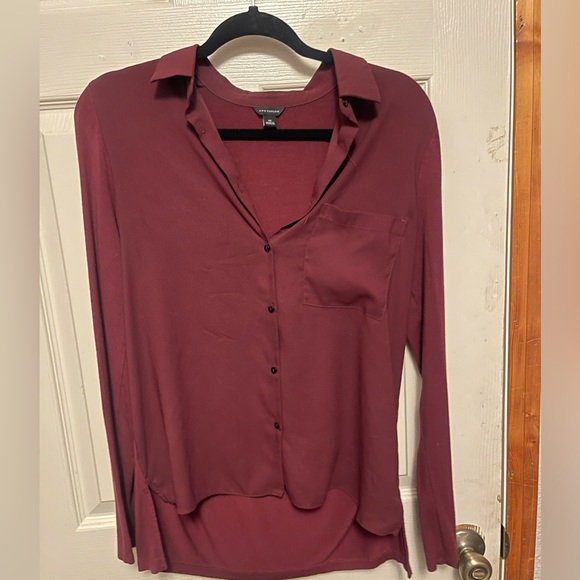 Women’s Ann Taylor Burgundy Button Up - Picture 1 of 3